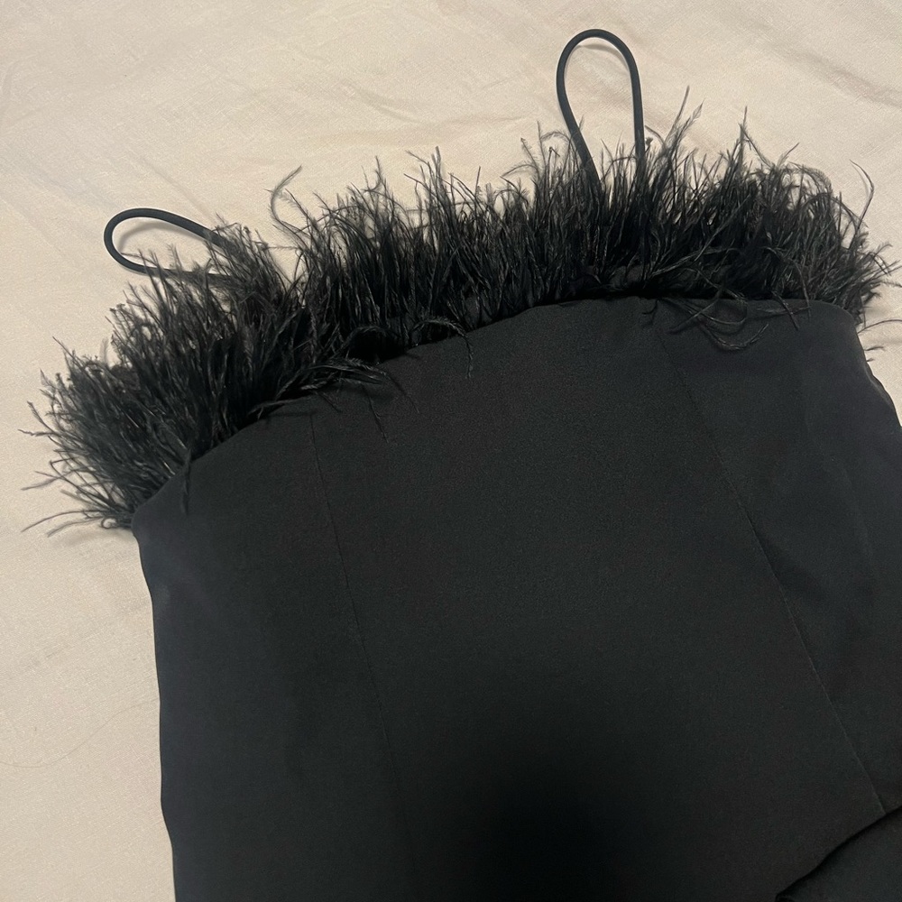 COMMENSE black dress with feather detail - Picture 5 of 5